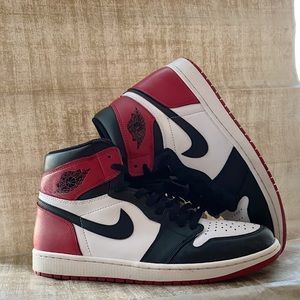 Jordan high black toe 1’s.